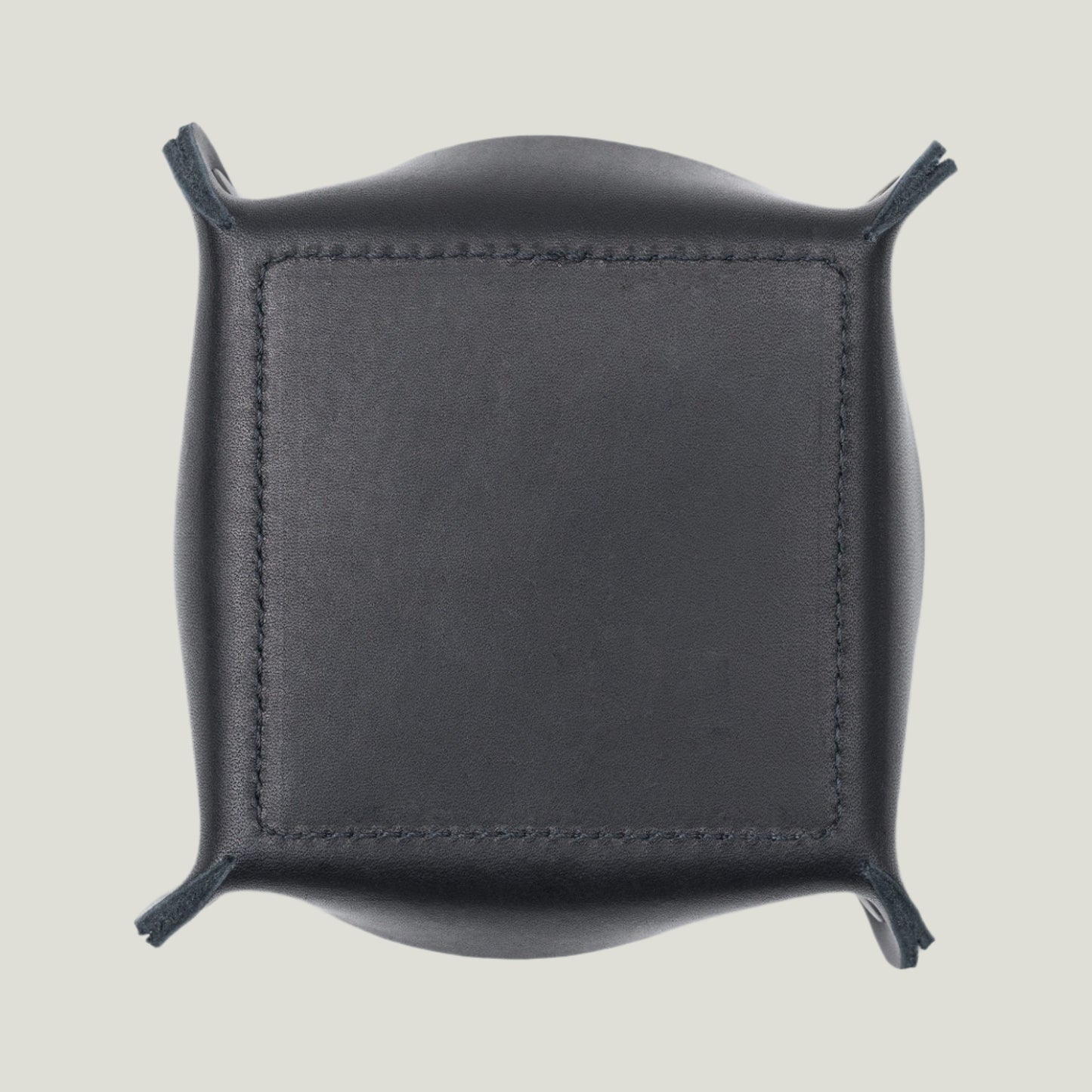 Lane Leather Catchall Tray in Maui Charcoal – a handcrafted full-grain leather tray with a suede interior, designed by Tanner Leatherstein and made in Ubrique, Spain.