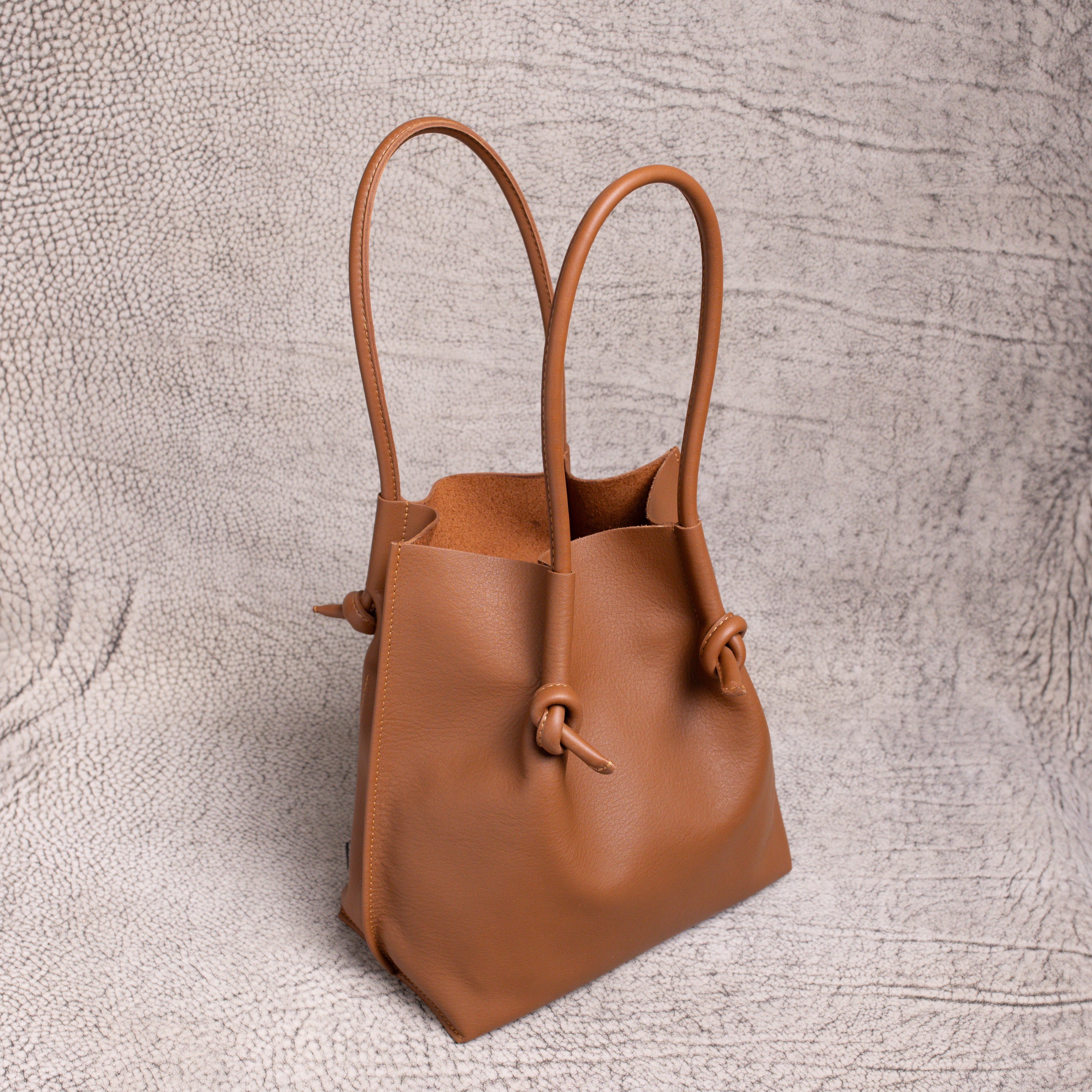 コバ Flora Everyday Leather Tote | Urban Calf Taba – Atelier Pegai
