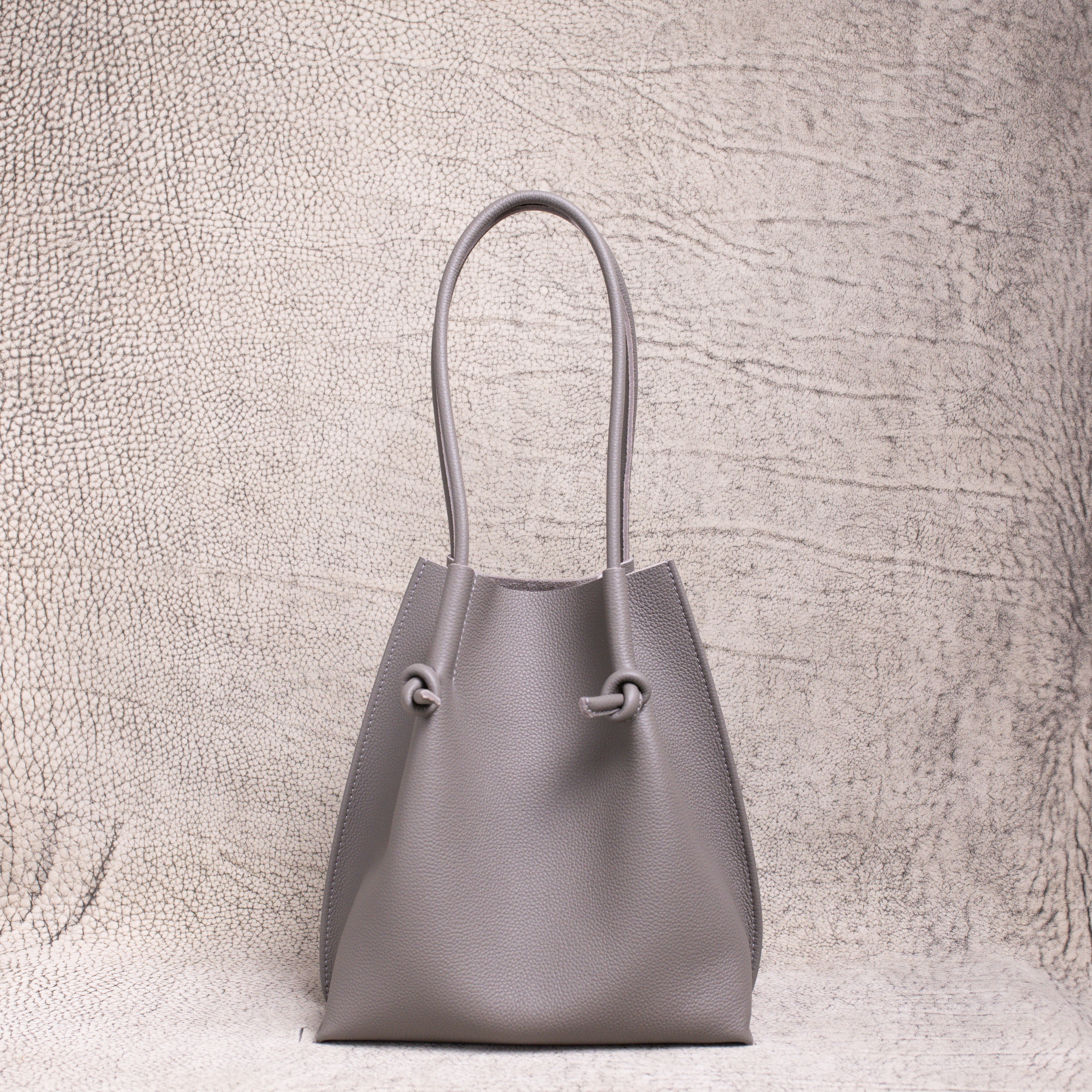 Flora Everyday Leather Tote | Togo Calf Gris – Atelier Pegai