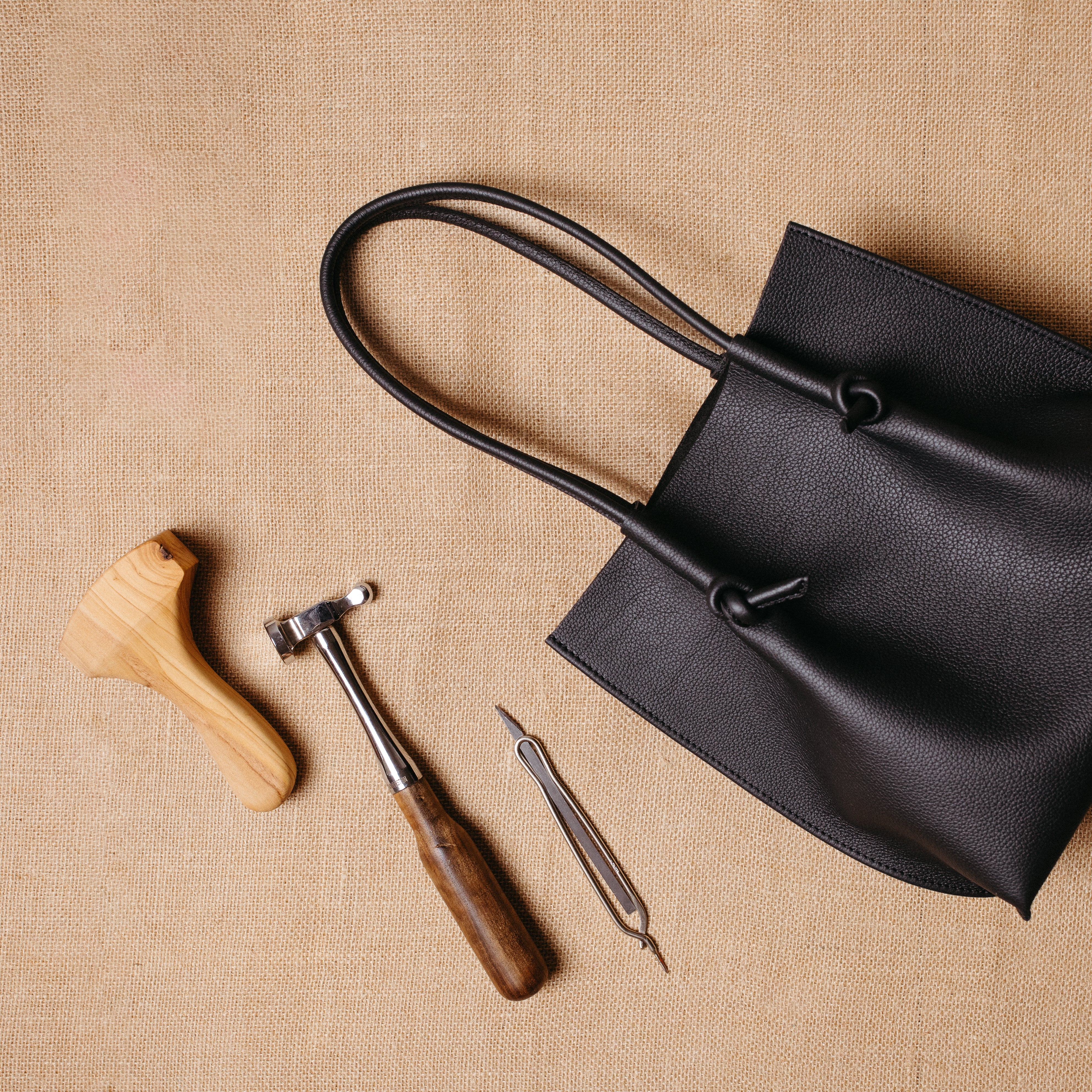 Flora Everyday Leather Tote | Togo Calf Black – Atelier Pegai