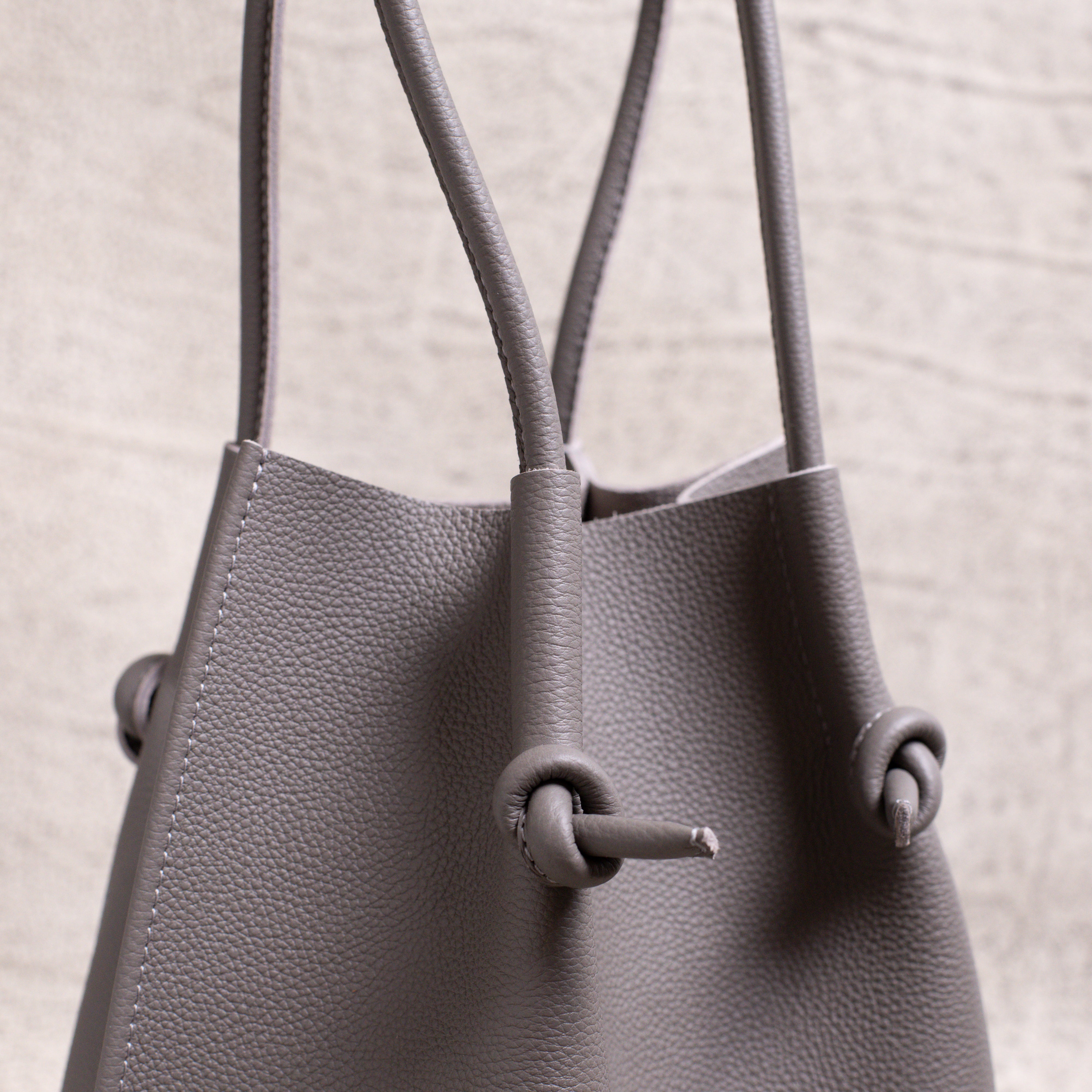 Flora Everyday Leather Tote | Togo Calf Gris – Atelier Pegai